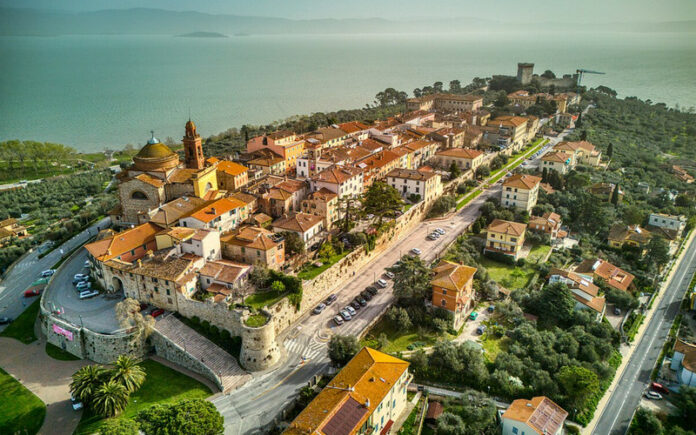 12 Romantic Small Towns in Italy That Locals Love