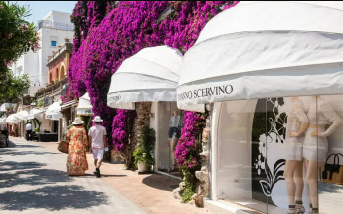 Santorini vs. Capri: Which Mediterranean Paradise Should You Visit?